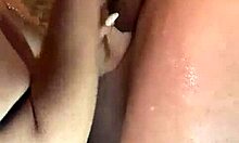 Mia-Foxcoupleitalias深喉技巧在高清视频中展示,口水和精液