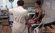 拉丁裔病人Phoenix Rose在佛罗里达诊所接受实验性治疗