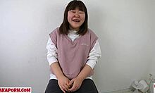 18岁的业余爱好者在自制视频中拥有来自大阪的大自然乳房
